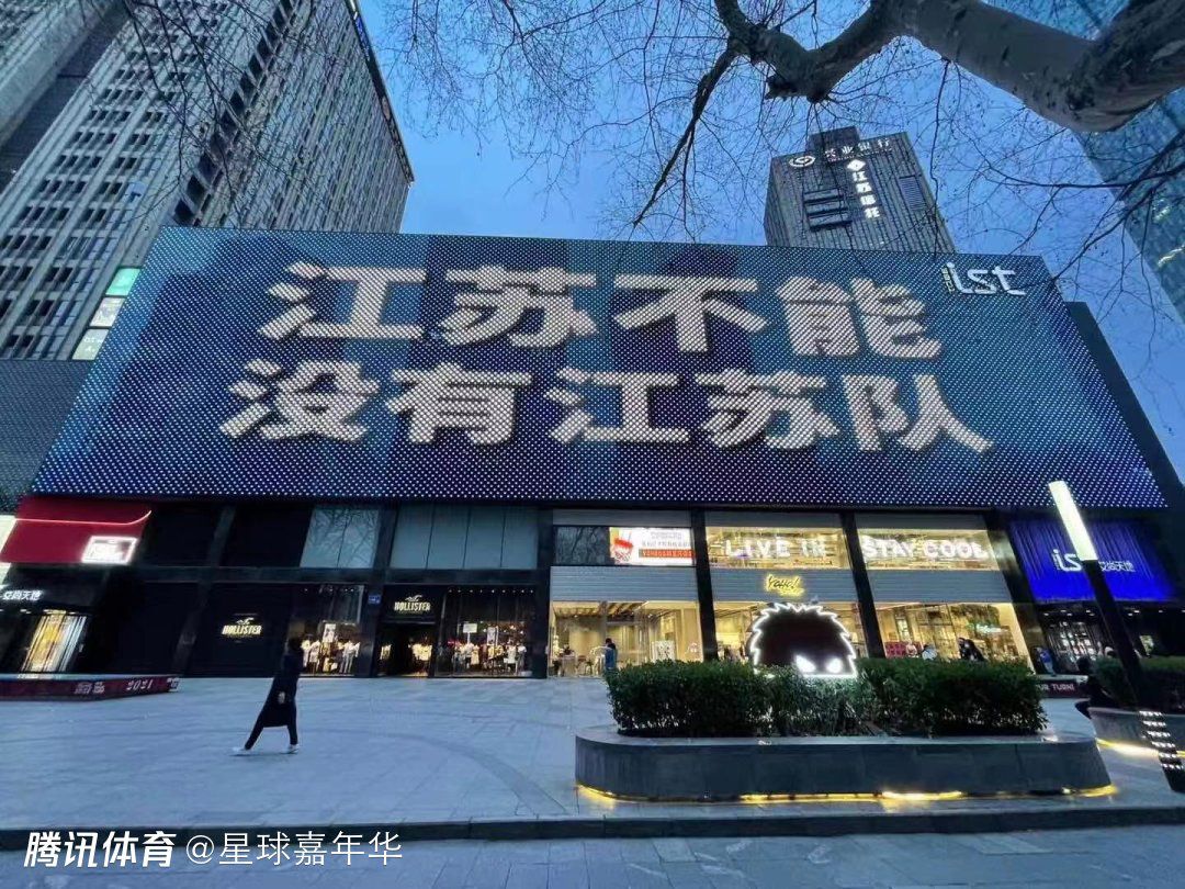 穆里尼奥在接受采访时谈到了外界对罗马的批评。